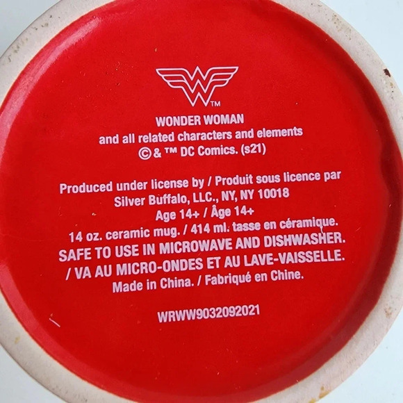 Wonder Woman 12 oz. Coffee Mug Cup DC Comics Gold Red Blue - Picture 7 of 7
